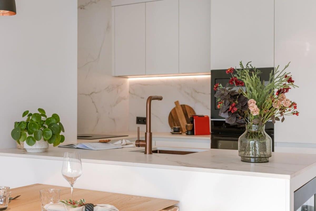Stunning And Modern Apartment With Sunny Balcony Кнокке-Хейст Экстерьер фото